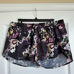 Old Navy Mid-Rise Floral Running Short, Size Large